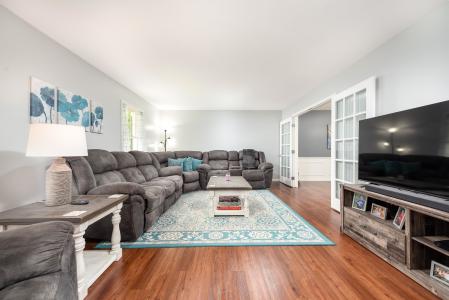 5712 Woodbridge, Midland, Michigan 48640