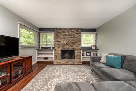 5712 Woodbridge, Midland, Michigan 48640