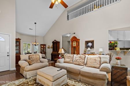 274 Royal Oaks Drive, Maryville, Tennessee 37801