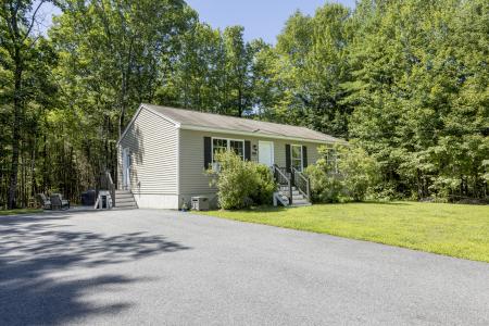 36 Shaw Lane, Hollis, Maine 04042, USA