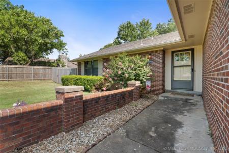 4908 SE Barlow Drive, Bartlesville, Oklahoma 74006, USA