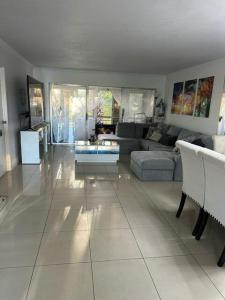 8351 Sands Point Boulevard #A304, Tamarac, Florida 33321, Estados Unidos
