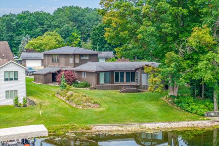 8274 Peninsula Dr., Canadian Lakes, Michigan 49346, USA