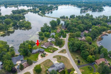 8274 Peninsula Dr., Canadian Lakes, Michigan 49346