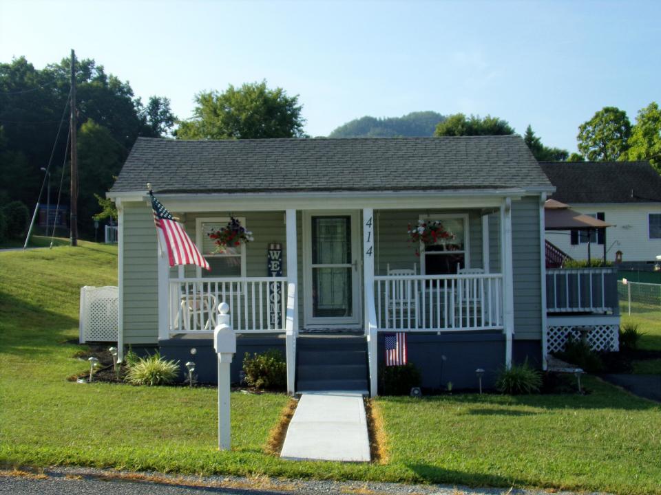414 E. 3rd St., Buena Vista, וירג'יניה 24416, ארצות הברית של אמריקה 
