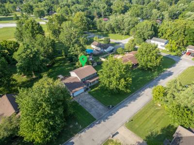 802 Cottonwood Lane, Carterville, 伊利诺斯州 62918, 美国