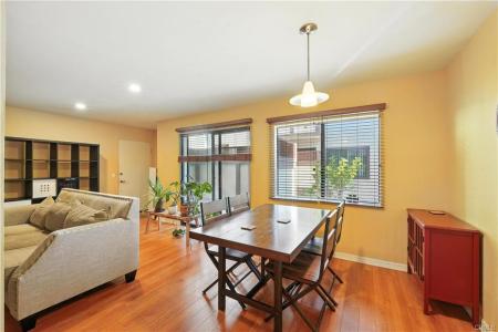 6250 Fulton Ave #104, Van Nuys, 加州 91401, 美國