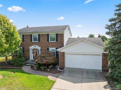 16576 Marsha Street, Livonia, Michigan 48154, USA
