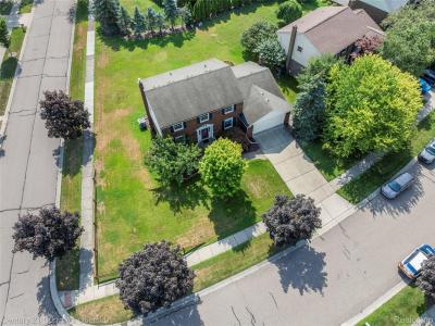 16576 Marsha Street, Livonia, Michigan 48154, Estados Unidos