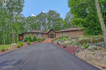 116 Broadmoor Drive, Hawley, Pennsylvania 18428, USA