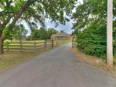 5286 N Dobbs Road, Harrah, Oklahoma 73045, USA