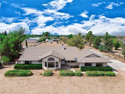 15018 Live Oak Street, Hesperia, California 92345, USA