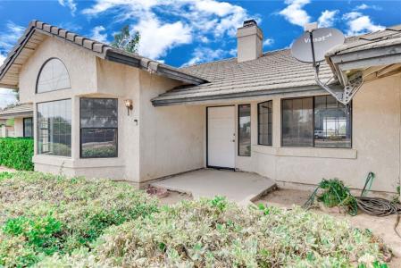 15018 Live Oak Street, Hesperia, カリフォルニア 92345, アメリカ合衆国