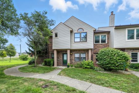 9569 Maple Way, Indianapolis, Indiana 46268, États-Unis