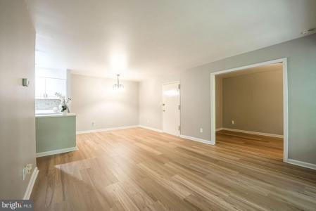 8229 Kings Charter Lane , 96, Springfield, 弗吉尼亚州 22152, 美国