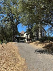 40570 Griffin Drive, Oakhurst, קליפורניה 93644, ארצות הברית של אמריקה