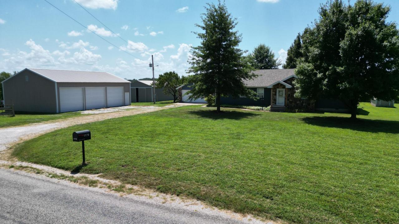 1178 E 418th Road, Bolivar, Missouri 65613, USA