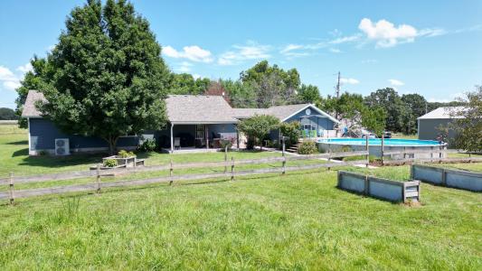 1178 E 418th Road, Bolivar, Missouri 65613, USA