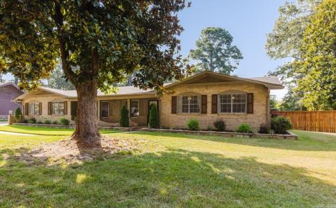 625 Woodland Drive, Benton, Arkansas 72015, USA
