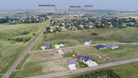 1709 Blackstone Loop, Beulah, ND 58523, USA