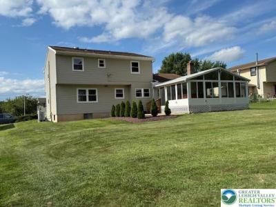 1717 Elmhurst Drive, Whitehall Twp, Pennsylvania 18052, USA