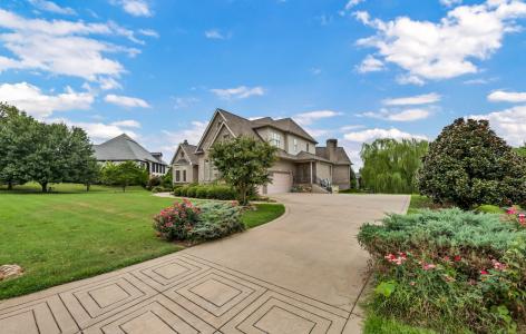 2858 Carriage Way, Clarksville, Tennessee 37043, USA