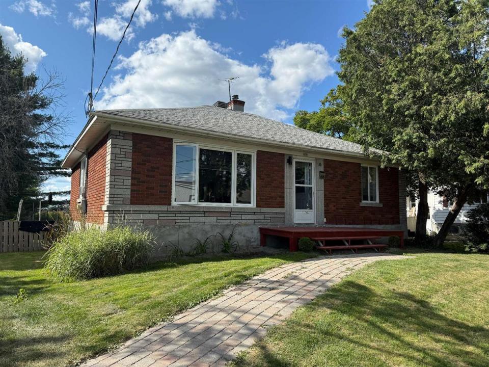 4505  Ch. Clément-Pesant, Mirabel, Québec J7N 2Y9, Canada