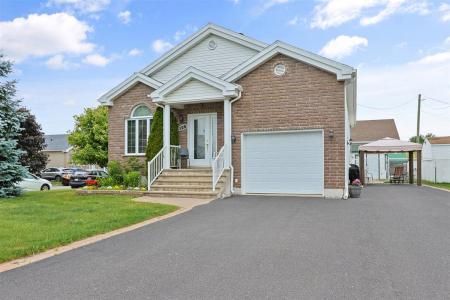 128  Rue Clermont, Saint-Jean-sur-Richelieu, Quebec J2W 3C2, Canada