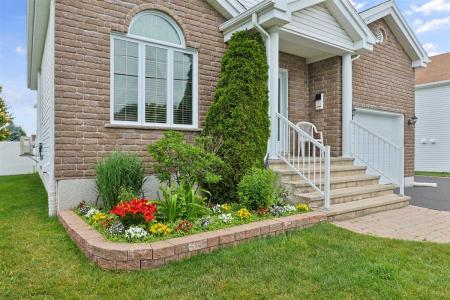 128 Rue Clermont, Saint-Jean-sur-Richelieu, Quebec J2W 3C2, Canadá