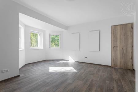 V Dolečku, Měchenice, Praha-západ 100 00, Czech Republic