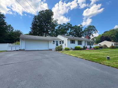 12 Shady Oak Drive, Enfield, Connecticut 06082, USA