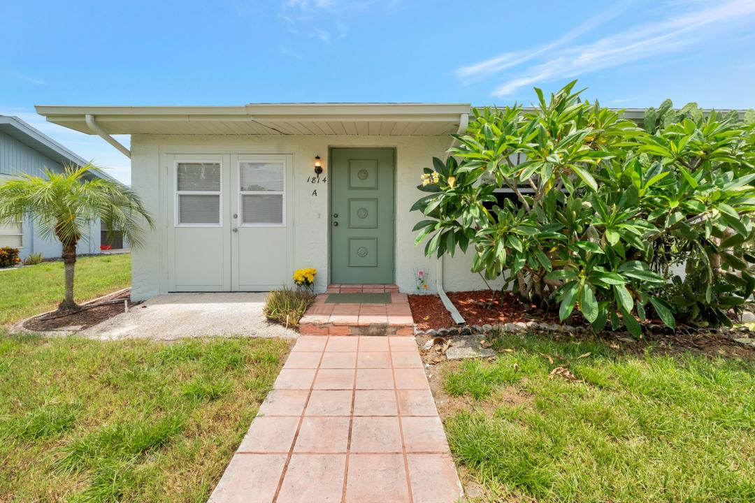 1814 Foxhunt Dr # A, Sun City Center, Floryda 33573, USA