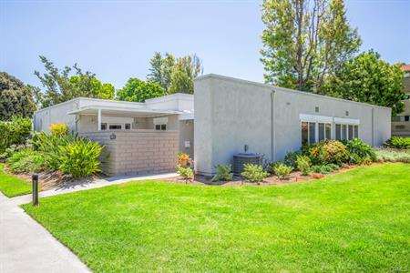 2372-B Via Mariposa, Laguna Woods, Califórnia 92637, Estados Unidos