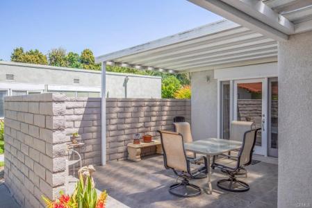 2372-B Via Mariposa, Laguna Woods, Califórnia 92637, Estados Unidos