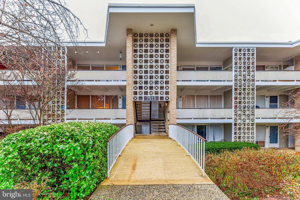 7513 Spring Lake Drive , D-2, Bethesda, Мериланд 20817, Соединенные Штаты