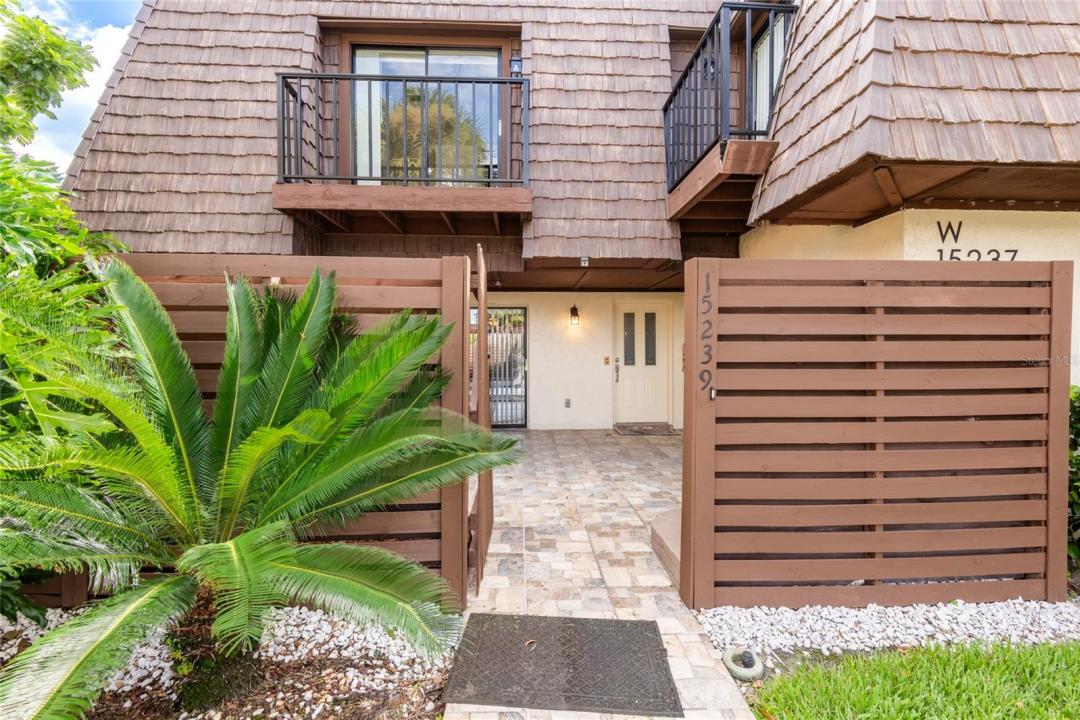 15239 W Pond Woods Drive #402, Tampa, Florida 33618