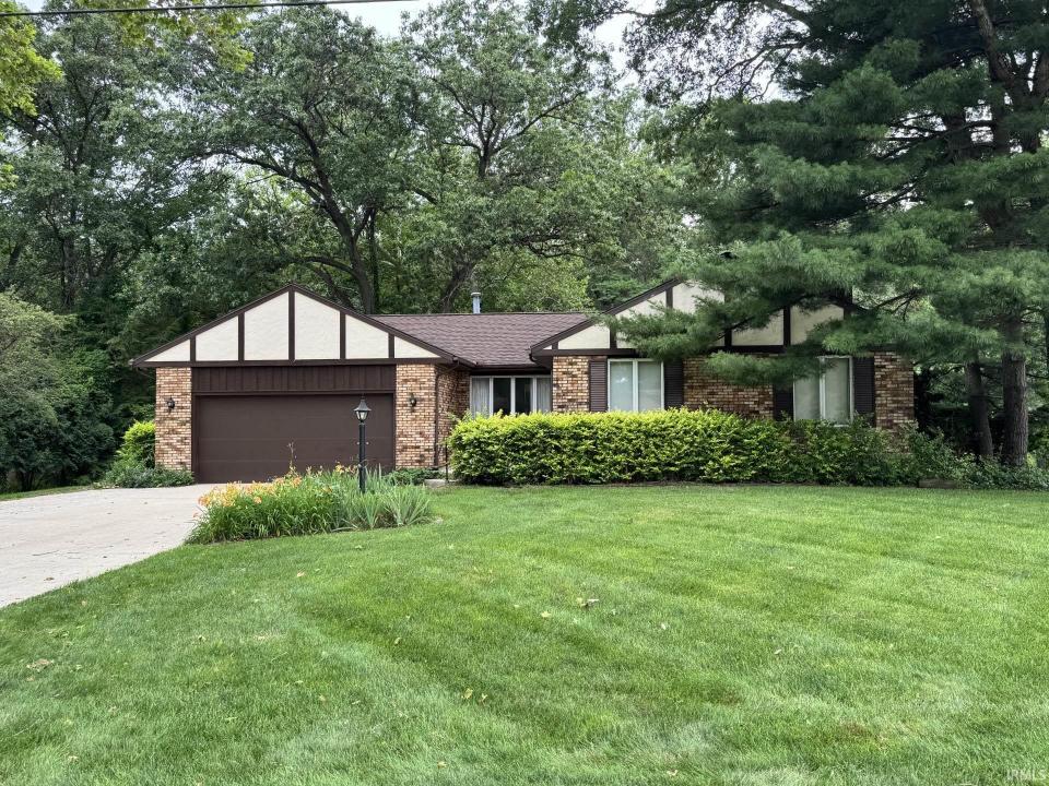 55045 Cobus Lane, Elkhart, Indiana 46514