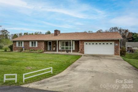 83 Overlook Drive, Leicester, Caroline Du Nord 28748, États-Unis