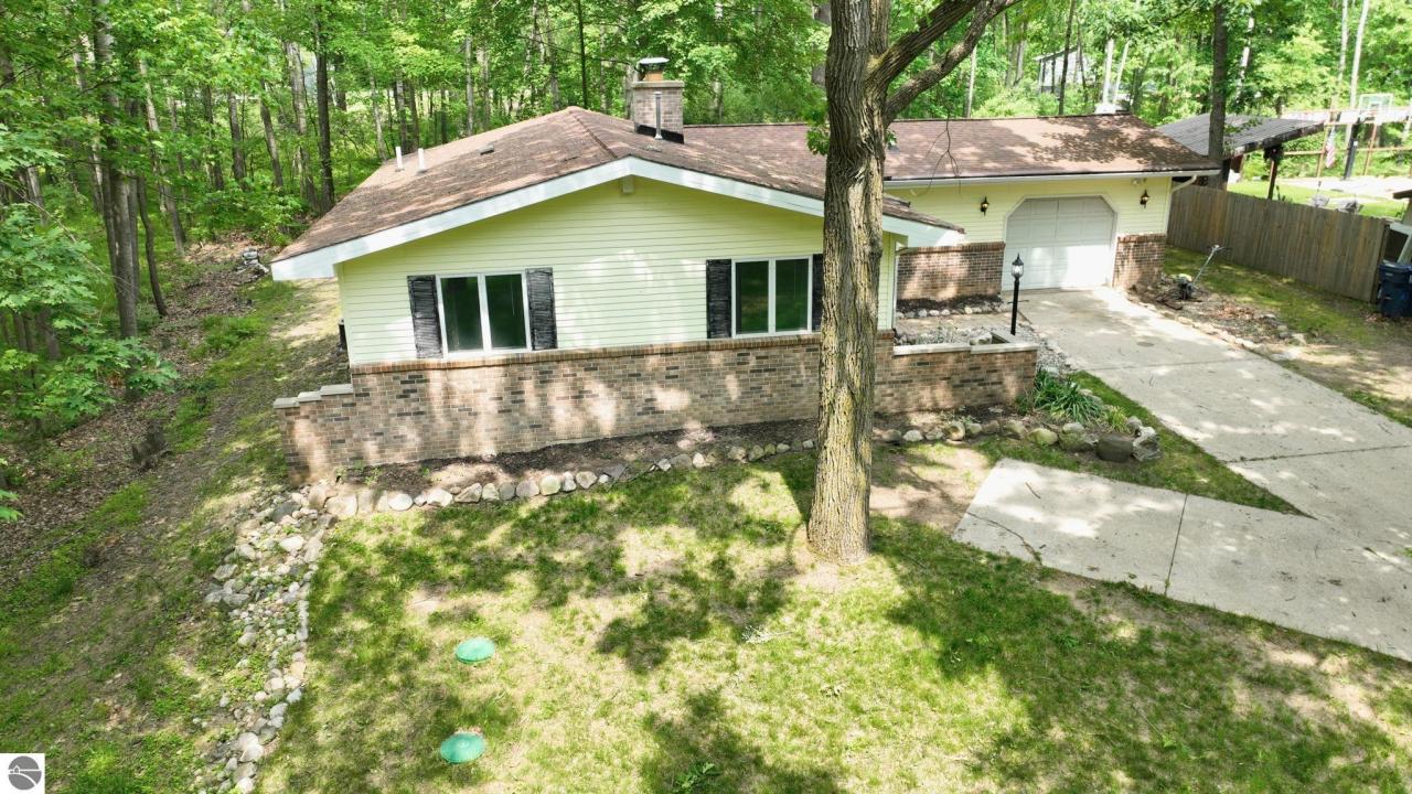 1207 Queens Way, Lake Isabella, Michigan 48893