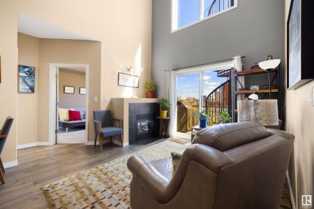 10235 112 STREET NW, Edmonton, Alberta T5K 1M7, Kanada