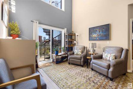 10235 112 STREET NW, Edmonton, Alberta T5K 1M7, Kanada