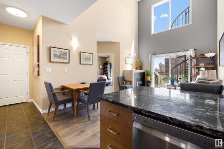 10235 112 STREET NW, Edmonton, Alberta T5K 1M7, Kanada