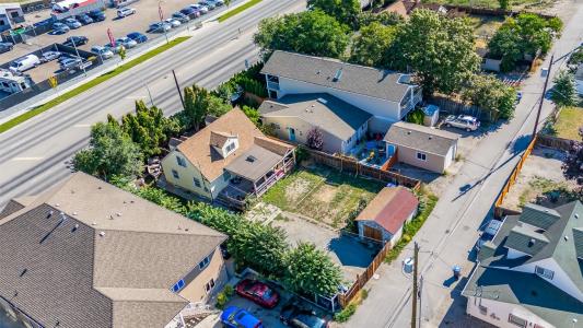 1069 CLEMENT AVENUE, Kelowna, Colúmbia Britânica V1Y 7E3, Canadá