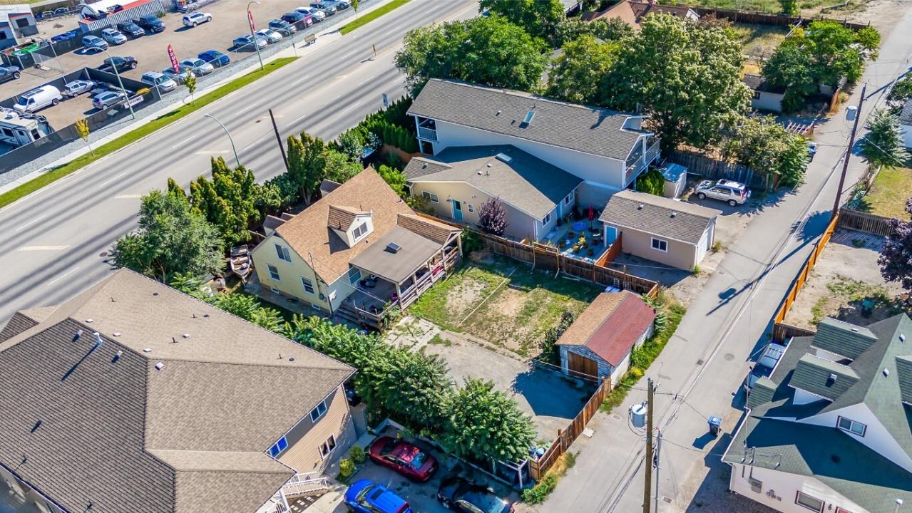 1069 CLEMENT AVENUE, Kelowna, Colúmbia Britânica V1Y 7E3, Canadá