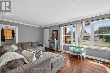204 BURNSIDE DRIVE, London East (east I), Ontario N5V 1B7, Canada