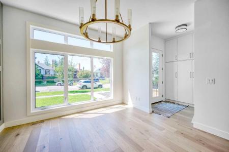 2006 26A STREET SW, Calgary, Alberta T3E 2C1, Canada