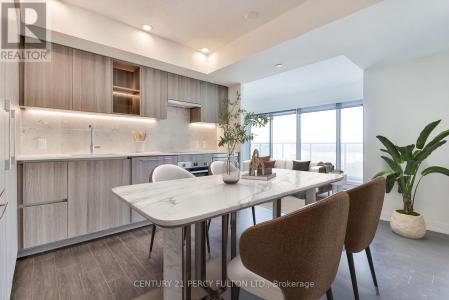 19 BATHURST STREET, Toronto (waterfront Communities), Ontario M5V 0N2, Canada