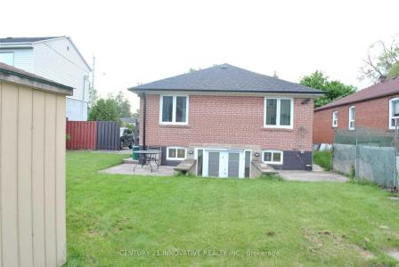 985 VICTORIA PARK AVENUE, Toronto, Ontario M4B 2J4, Canada