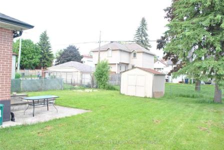 985 VICTORIA PARK AVENUE, Toronto, Ontario M4B 2J4, Canada