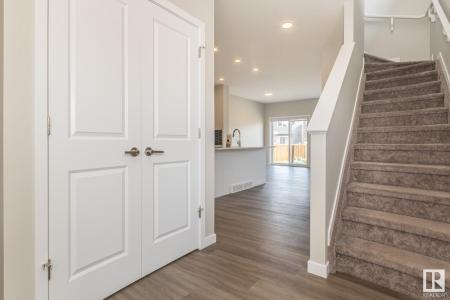 1218 PLUM BEND BEND SW, Edmonton, Alberta T6X 3A6, Kanada